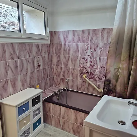 Mamie Krema Apartmán *