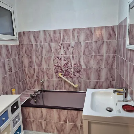 Apartament Mamie Krema *